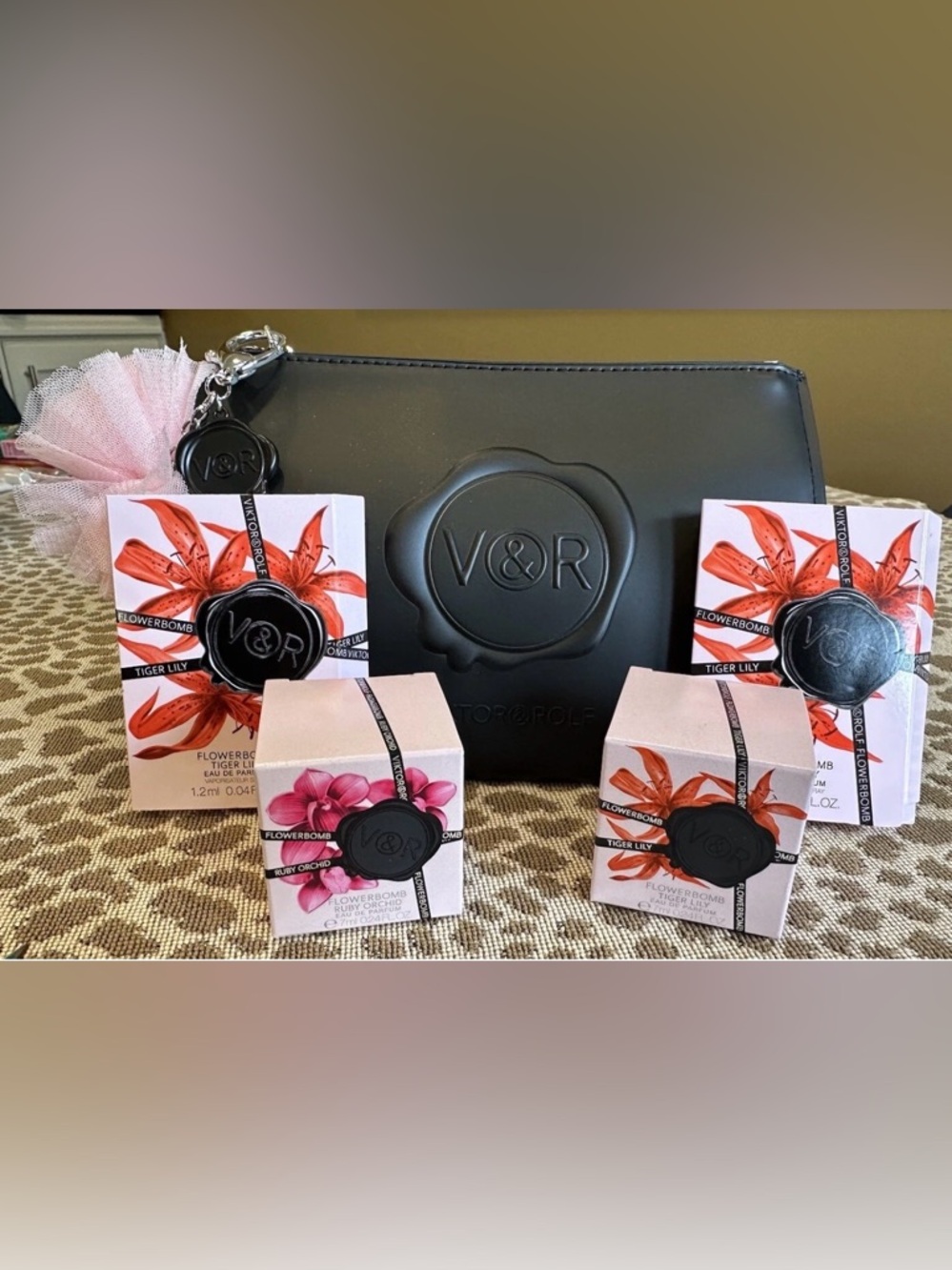 New Viktor & Rolf Flowebomb 5 Piece Gift Set~w Cosmetics Bag & Key Chain